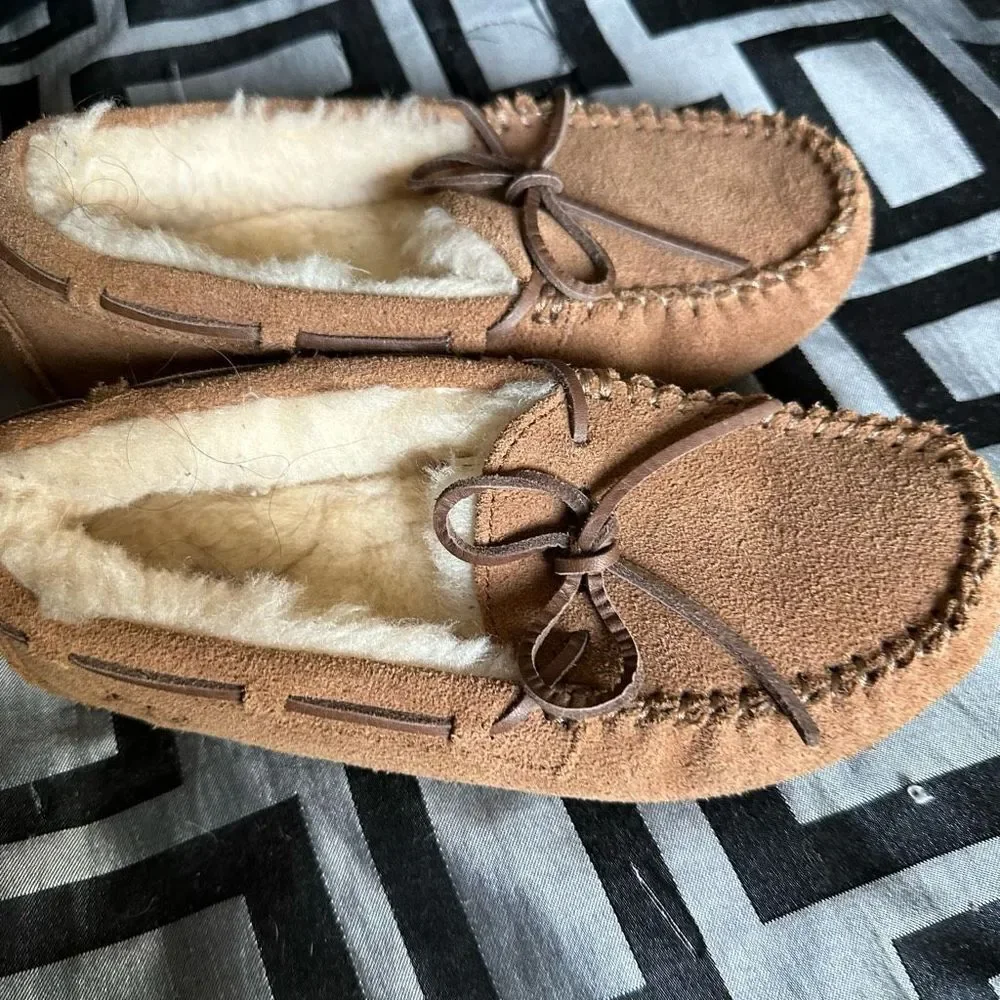 UGG Dakota Slipper - Little Kid / Big Kid - Chestnut